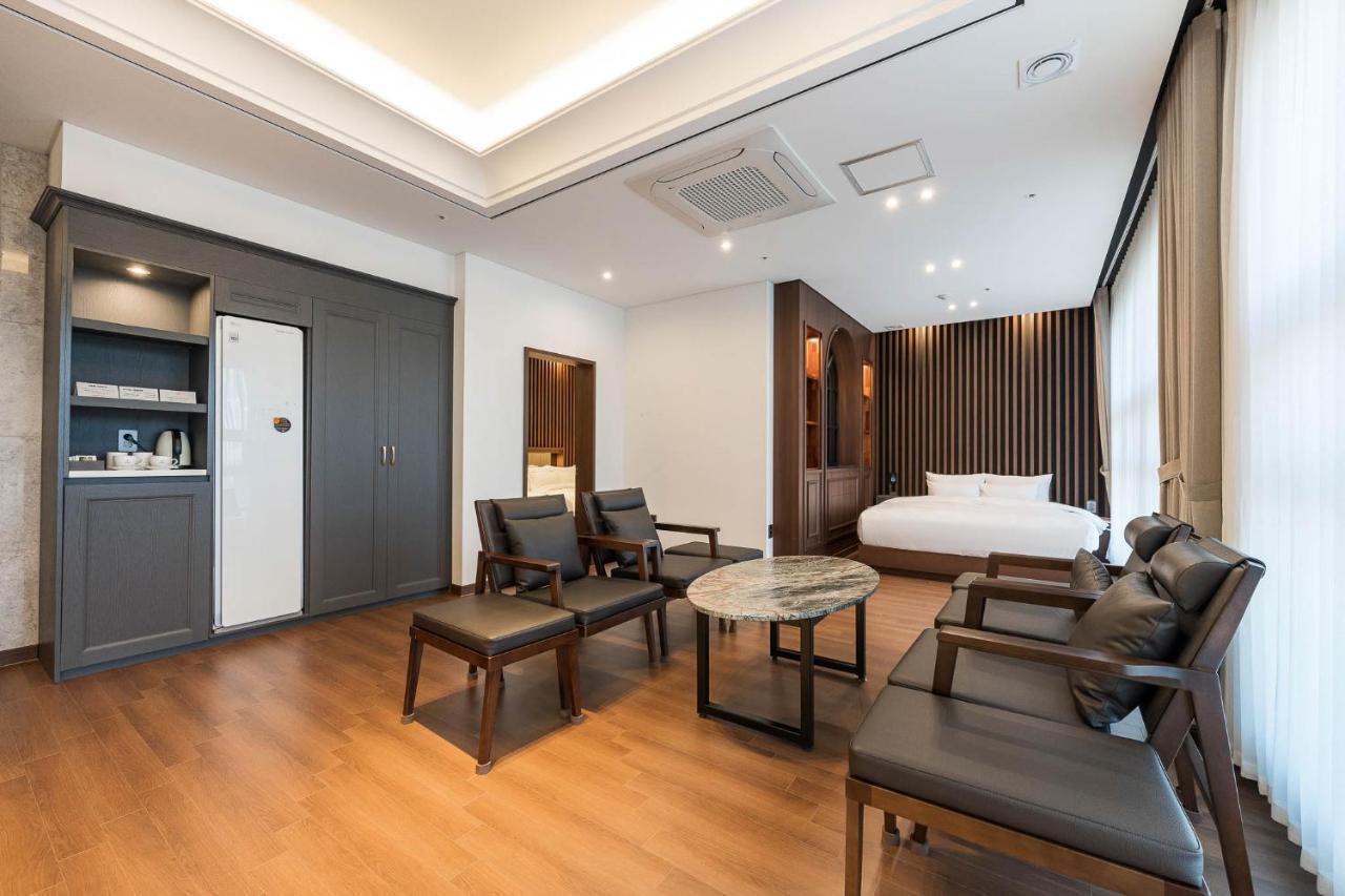Hotel Demer מוקפו מראה חיצוני תמונה