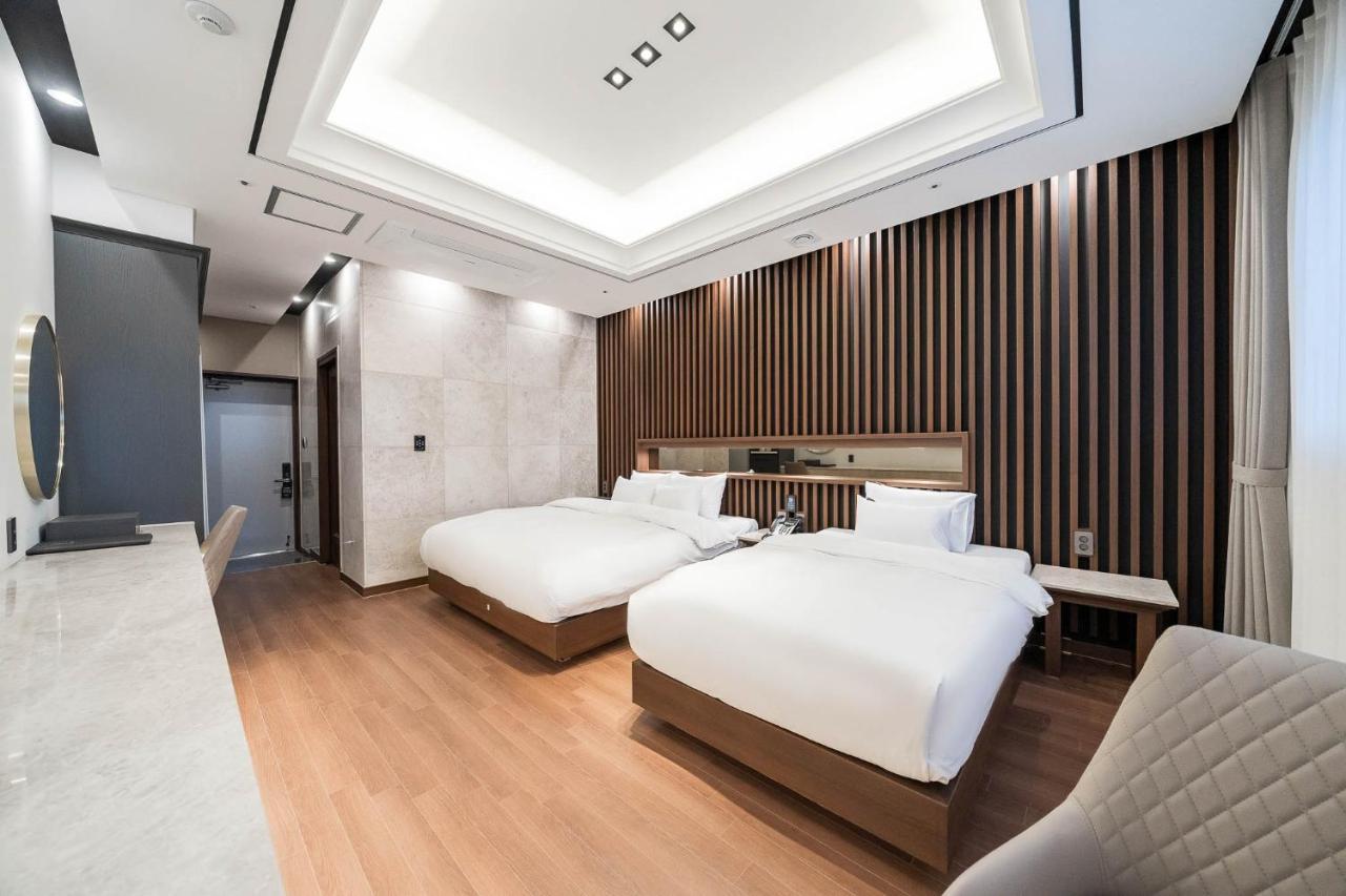 Hotel Demer מוקפו מראה חיצוני תמונה